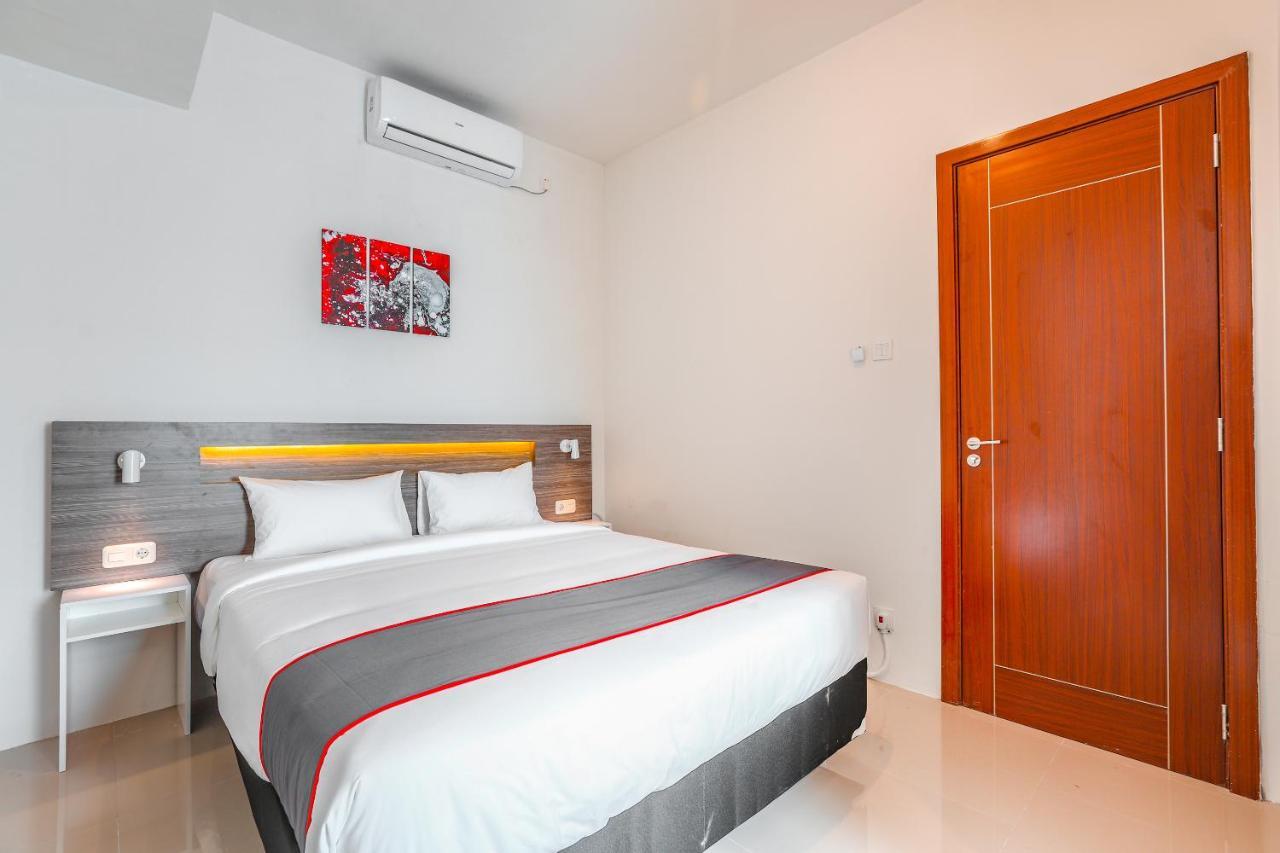 Super Oyo Collection O 16 Vittoria Residence Jakarta Luaran gambar