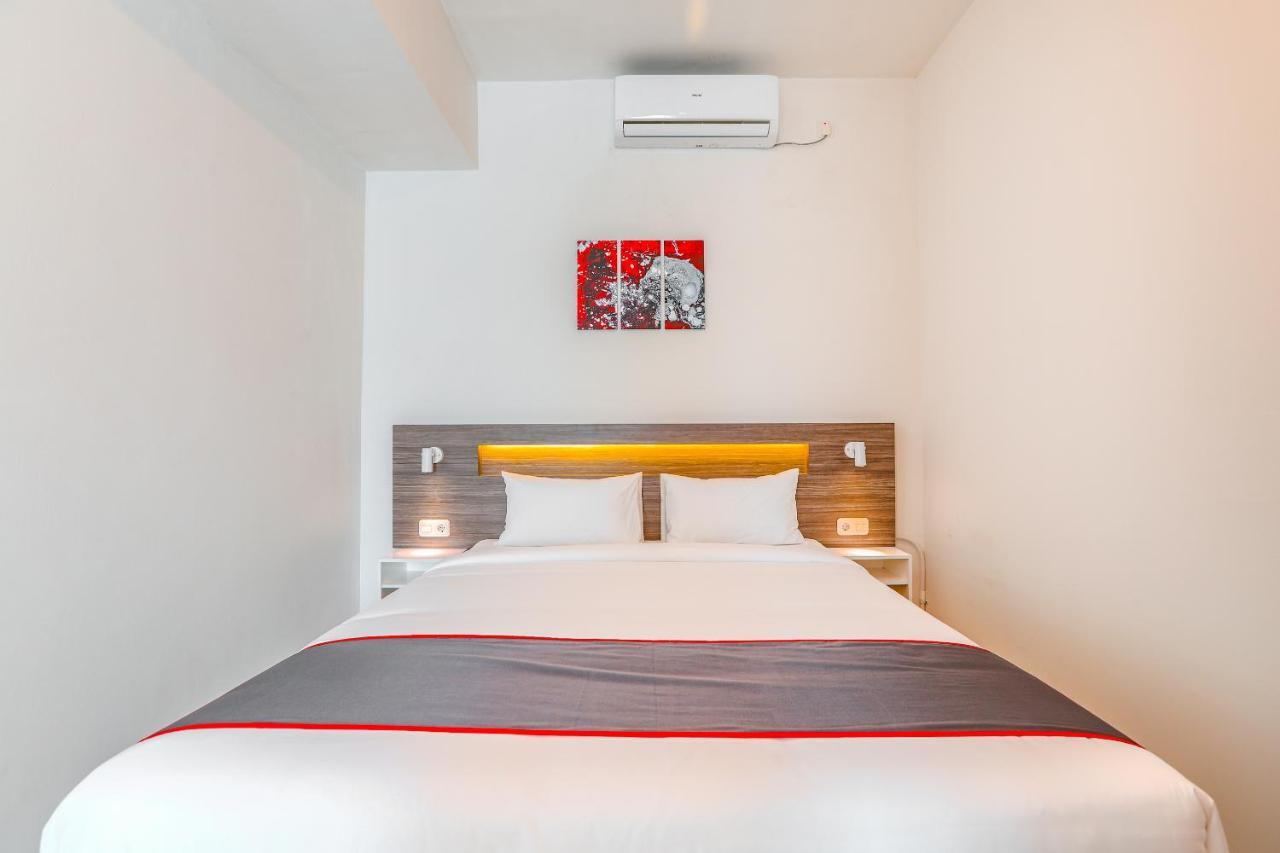 Super Oyo Collection O 16 Vittoria Residence Jakarta Luaran gambar