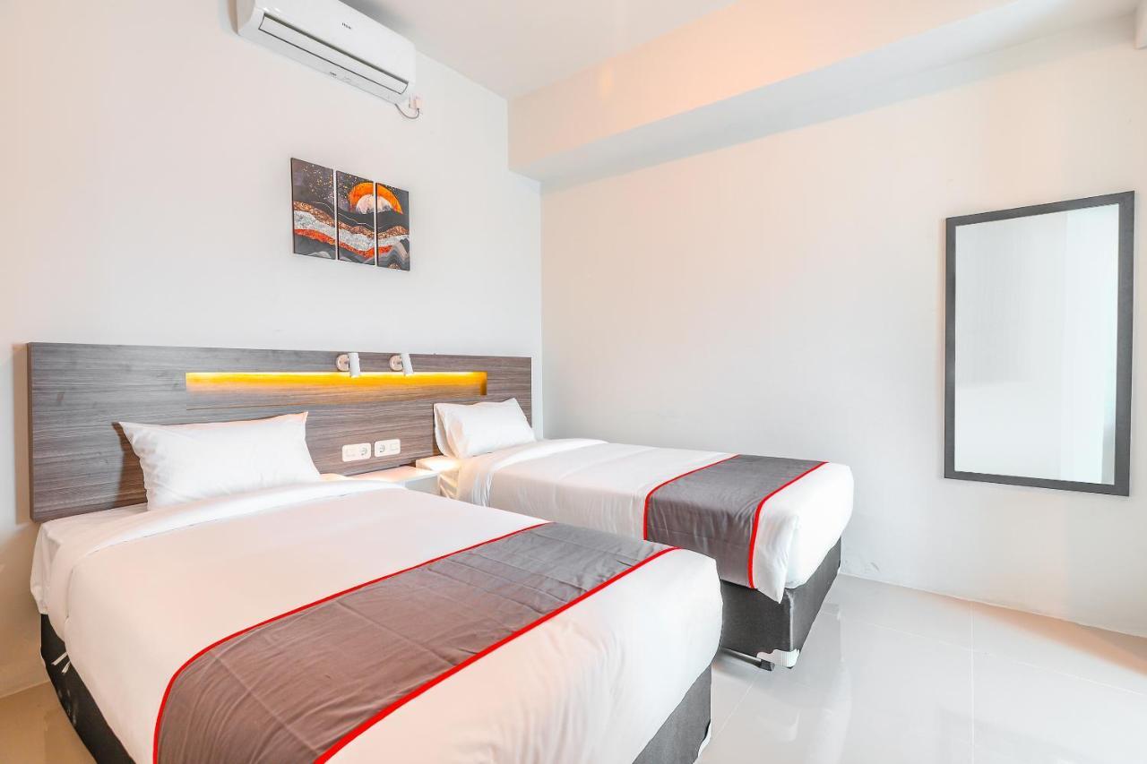 Super Oyo Collection O 16 Vittoria Residence Jakarta Luaran gambar
