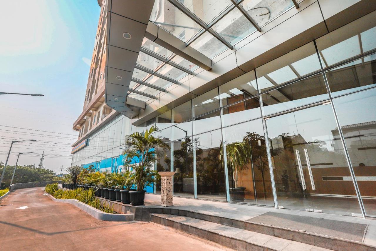 Super Oyo Collection O 16 Vittoria Residence Jakarta Luaran gambar