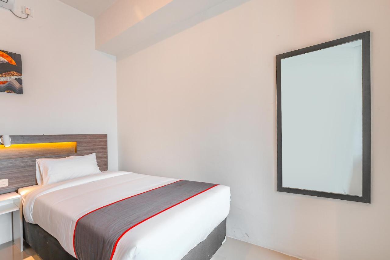 Super Oyo Collection O 16 Vittoria Residence Jakarta Luaran gambar