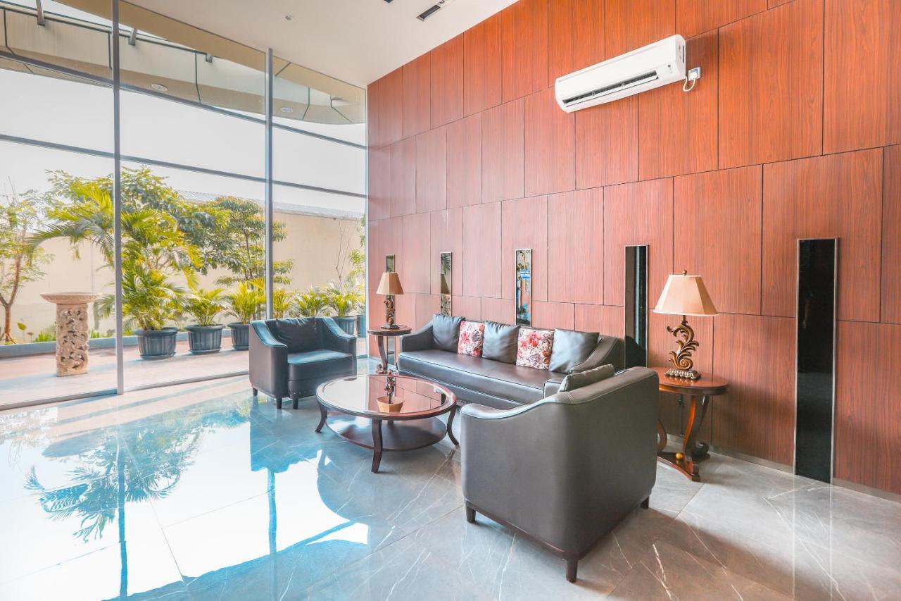 Super Oyo Collection O 16 Vittoria Residence Jakarta Luaran gambar