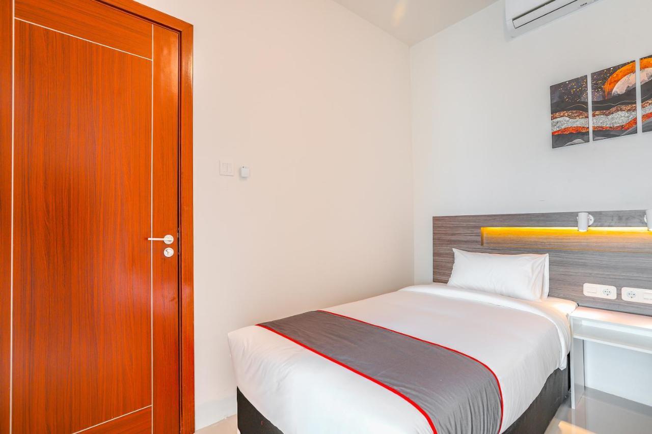 Super Oyo Collection O 16 Vittoria Residence Jakarta Luaran gambar